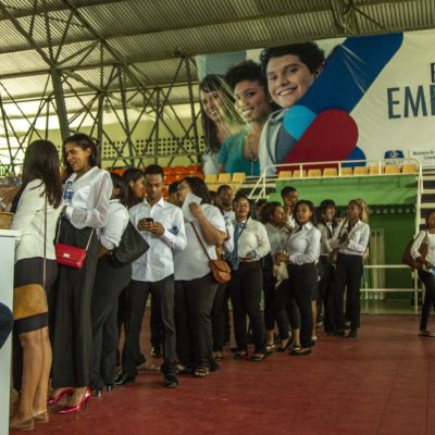 Realizan feria de empleos para graduandos de Inglés por Inmersión