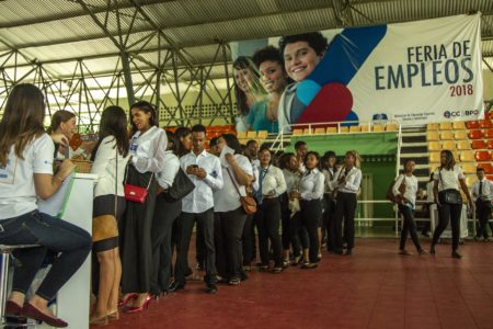 Realizan feria de empleos para graduandos de Inglés por Inmersión