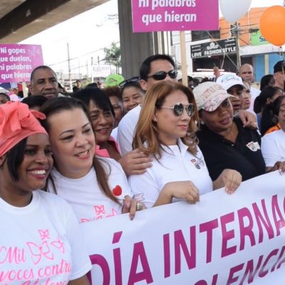 Miles de mujeres marchan en SDN contra la violencia de género