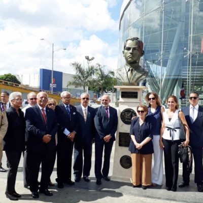 Opret desvela busto en honor al Coronel Rafael Tomás Fernández Domínguez