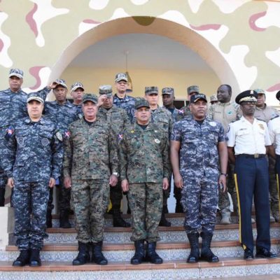 Ministro de Defensa acompañado del Comandante General del Ejercito y el Director de la Policía Nacional se reúne con Autoridades Haitianas para Coordinar Asuntos Fronterizos