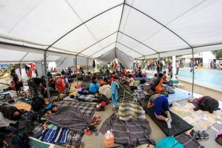 Parte segunda caravana de Mexico en tanto miles se agrupan en Tijuana