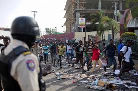 Matan policia tras protestas en Haiti