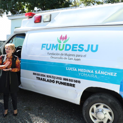 LUCÍA MEDINA DONA AMBULANCIA FÚNEBRE A SAN JUAN A TRAVÉS DE FUNDACIÓN QUE PRESIDE