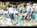 Empleados de la Cancillería participan en jornada de limpieza del malecón de Santo Domingo