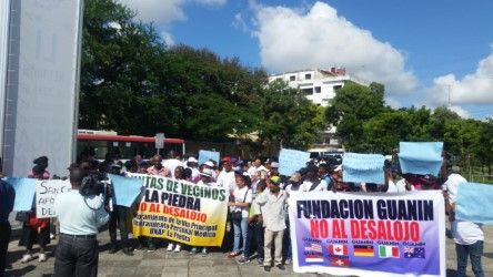 La Piedra realiza marcha a Palacio de Presidencia por amenaza de desalojos y reclamos de servicios básicos