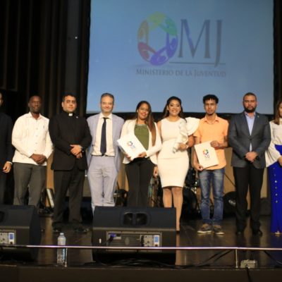 Ministerio de la Juventud entrega becas a 1,200 beneficiados en convocatoria de Transformación Digital