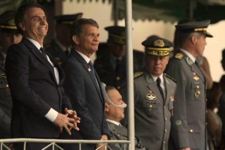 Bolsonaro busca en cuarteles una fórmula para reparar Brasil