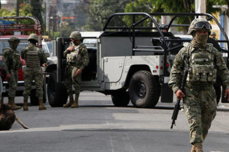 México: Ejército toma control de tres fuerzas policiales