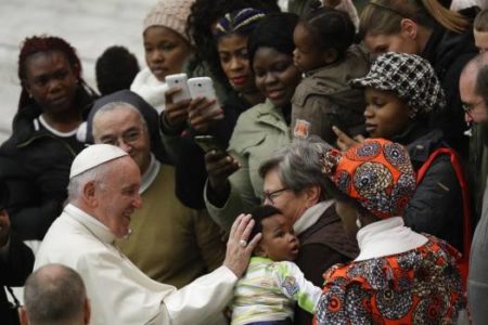 Papa Francisco pide a sacerdotes que  abusan de niños se entreguen