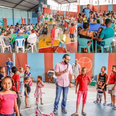 Entregan  Juguetes a niños  en sector los Praditos de Santo Domingo.