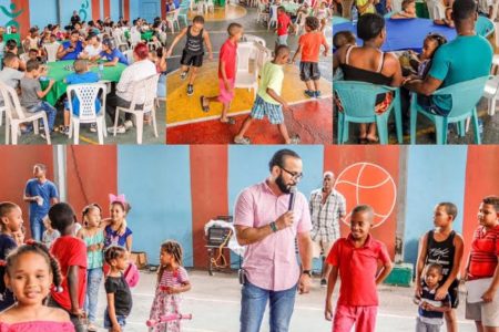 Entregan  Juguetes a niños  en sector los Praditos de Santo Domingo.