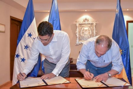 Santo Domingo y Tegucigalpa firman acuerdo de hermandad.