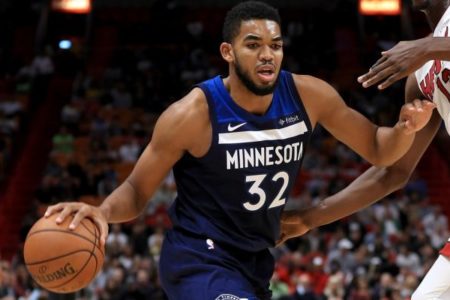 Towns consigue doble doble de 28 puntos en victoria Wolves