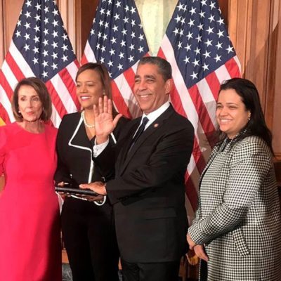 Congresista Adriano Espaillat jura para segundo período congresual reafirmando lucha por inmigrantes y unidad de la nación.