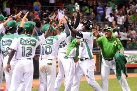 Estrellas vencen Toros y ponen final 3-1.