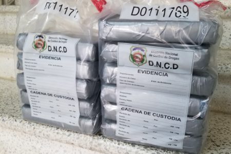 DNCD detiene joven estadounidense intentando llevar 11 kilos de cocaína a NY