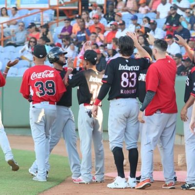 Estrellas a la final; Leones y Toros empatan en segundo