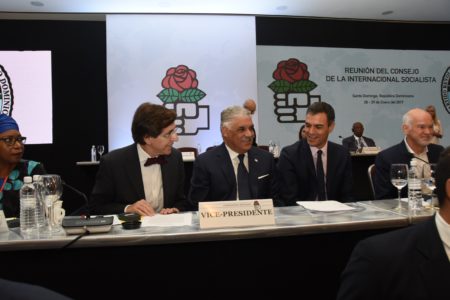 IS aprueba resoluciones relativas a conflictos democracias del mundo  Pedro Sánchez asegura repunte partidos socialdemócratas