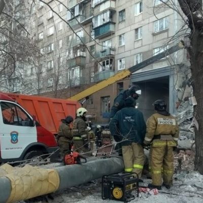 Suman 22 los muertos tras derrumbe de edificio en rusia