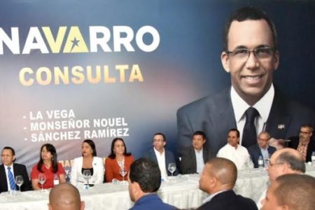 Andres Navarro continua consulta con sectores productivos y sociales para construcción proyecto de nación