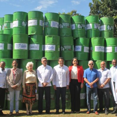 Pinturas Popular dona 700 zafacones a la ciudad de STD