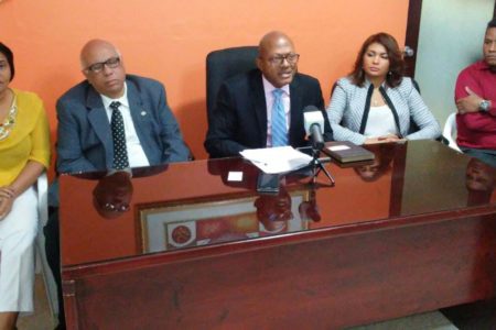 Presidente CMD denuncia crisis que impera en sector salud