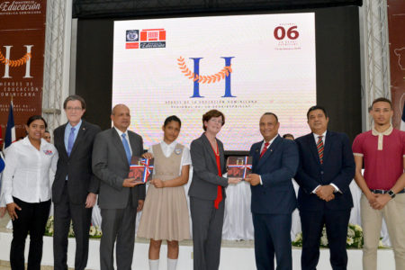 Ministro de educación pone en circulación primera  edición Héroe de la educación Dominicana