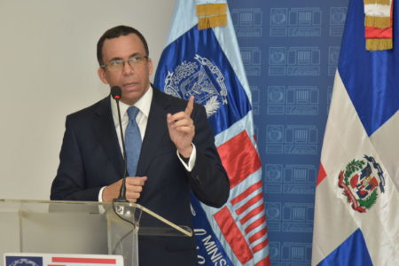 Ministro de Educación Andrés Navarro dispone rápida evaluación de centros educativos tras sismo