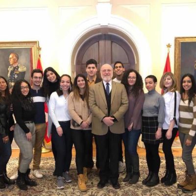 Embajador Pedro Vergés sostiene encuentro con estudiantes dominicanos de universidades de Canadá