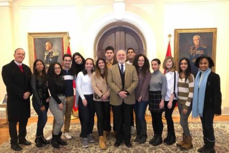 Embajador Pedro Vergés sostiene encuentro con estudiantes dominicanos de universidades de Canadá