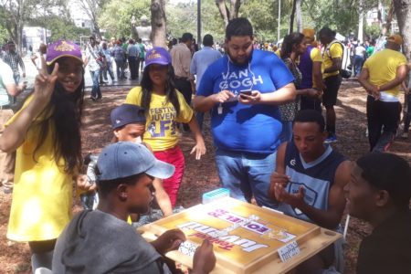 Leonel recibe respaldo de jóvenes en un acto en el Parque del Este