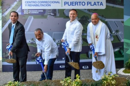 Procurador General da primer picazo la construcción de la nueva cárcel la Victoria