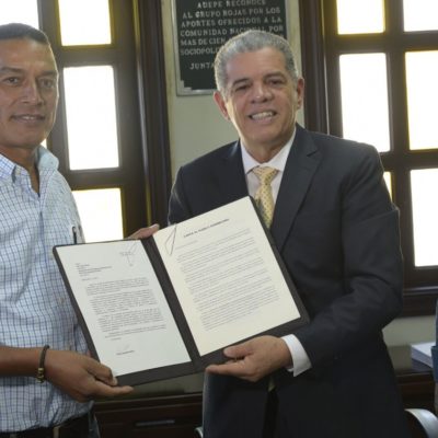 AMARANTE PRESENTA SUS PLANES DE DESARROLLO A EMPRESARIOS ESPAILLAT