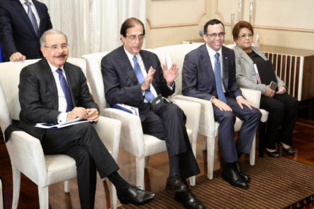 Presidente Danilo Medina pasa balance a resultados República Digital
