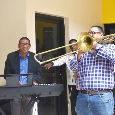Rectora UASD entrega instrumentos musicales a la escuela de Música