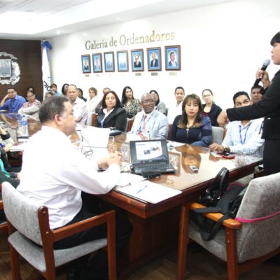 Personal del IDAC y la ASCA participan en charla sobre  derechos del consumidor