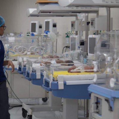 SNS destaca reducción de alrededor un 30% en muertes neonatales.