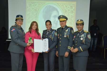 Reconocen 34 mujeres policías por ardua labor en pos de la seguridad ciudadana