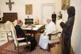 Papa Francisco recibe al arzobispo de Lyon tras su condena por encubrir abusos