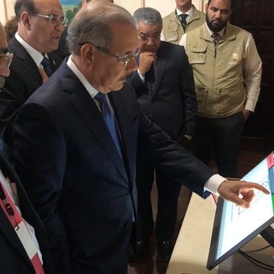 Presidente Danilo Medina se reúne con pleno JCE