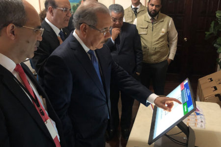 Presidente Danilo Medina se reúne con pleno JCE