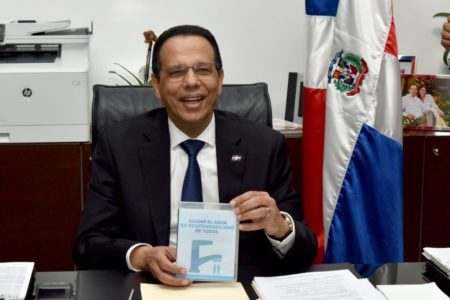 Ministro de Educación llama docentes y estudiantes sumarse a campaña por consumo racional de agua