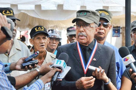 Constitucionalistas llaman «caudillo» al presidente Medina por aprestos reeleccionistas