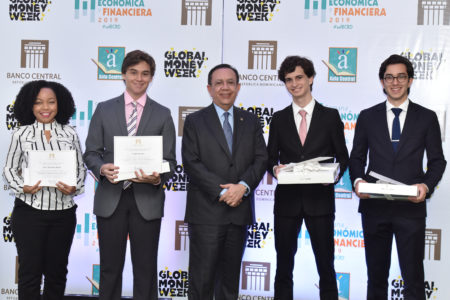 Banco Central entrega premios Economistas del Futuro