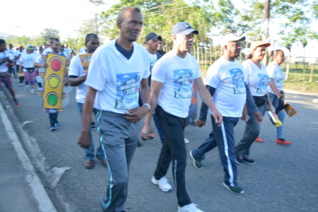 Miles de personas participan en XII Caminata por la Salud en Hato Mayor