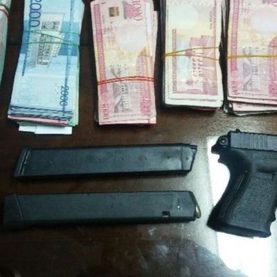 Ciudadano denuncia allanan casa por error y le llevan más de RD$100 mil y dos pistolas en SFM