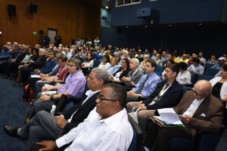 Ministro de Energía y Minas resalta ante comunidad científica esfuerzos del gobierno para promover el ámbar