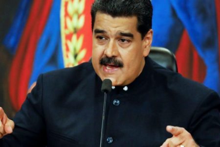 Maduro asegura contar con la “total lealtad” de los jefes militares de Venezuela