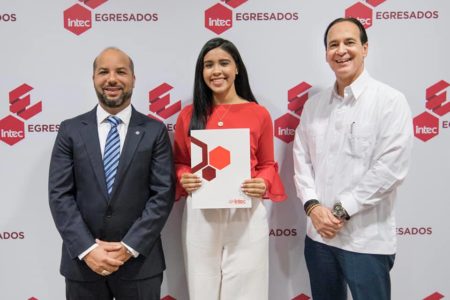 Entregan Premio a la Excelencia Therrestra en INTEC